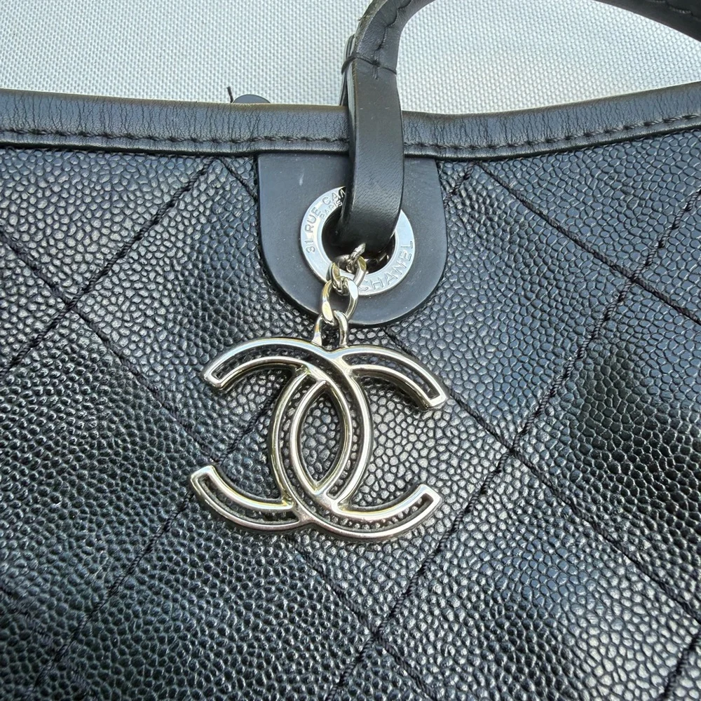 Chanel Black/Burgundy Quilted Shoulder Bag - Picture 5 of 16